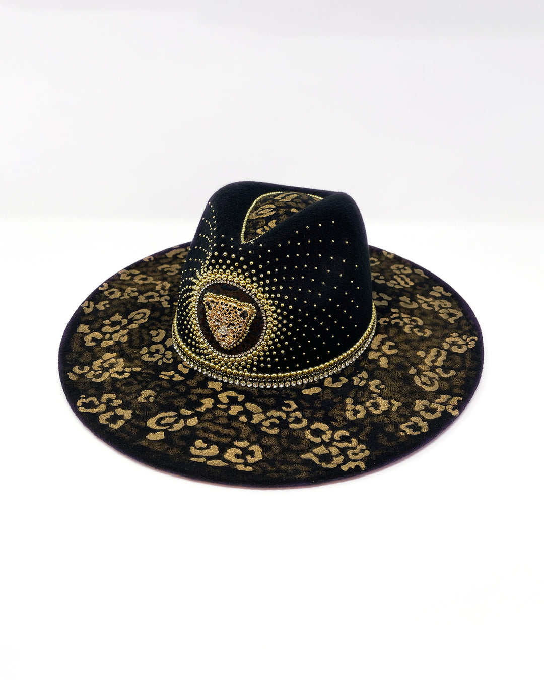Black wide brim fedora hat. Gold metal & crystal leopard motive, hand painted metallic gold leopard print, embellished with gold metal clasped crystals & pearl like rhinestones. ladies day, festival hat, crystals, felt hat, boho, festival outfit, hat, handmade hat, festival wardrobe, gold hat, party hat