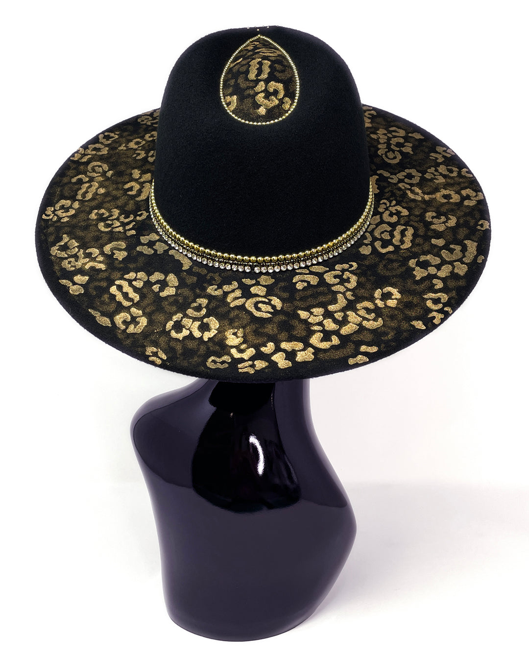Black wide brim fedora hat. Gold metal & crystal leopard motive, hand painted metallic gold leopard print, embellished with gold metal clasped crystals & pearl like rhinestones. ladies day, festival hat, crystals, felt hat, boho, festival outfit, hat, handmade hat, festival wardrobe, gold hat, party hat